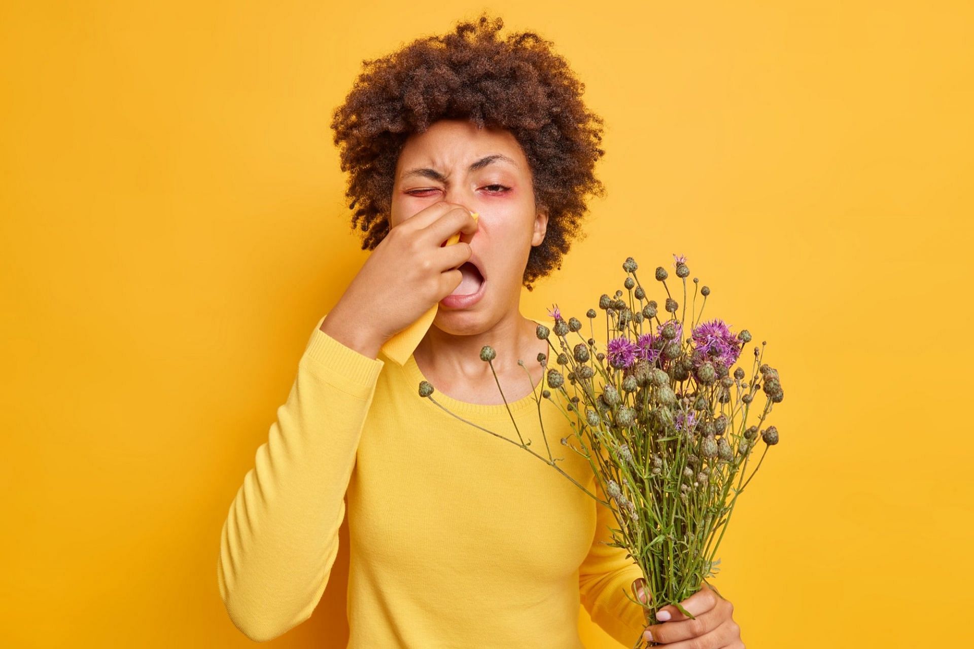 Smell sensitivity can lead to extreme discomfort. (Image via Freepik/wayhomestudio)